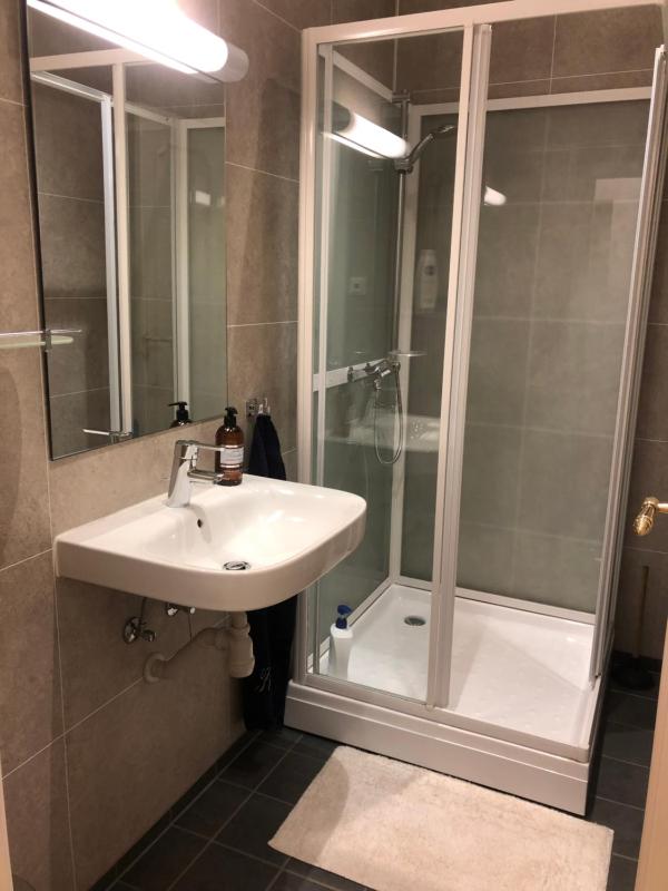 Large Double Room with Shared Bathroom image 3