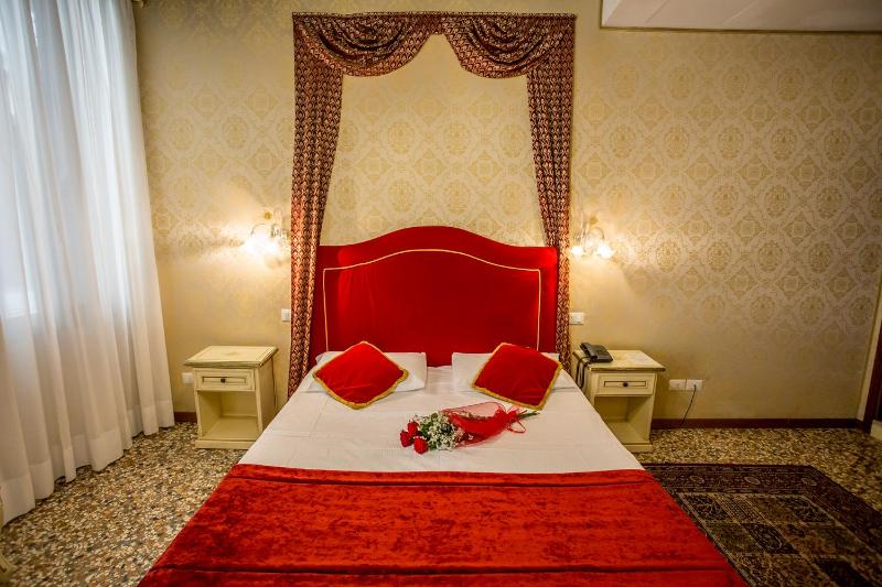 Superior Triple Room image 4