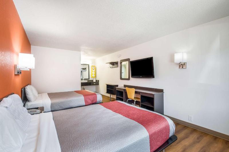 Quadruple Room - Non-Smoking image 2