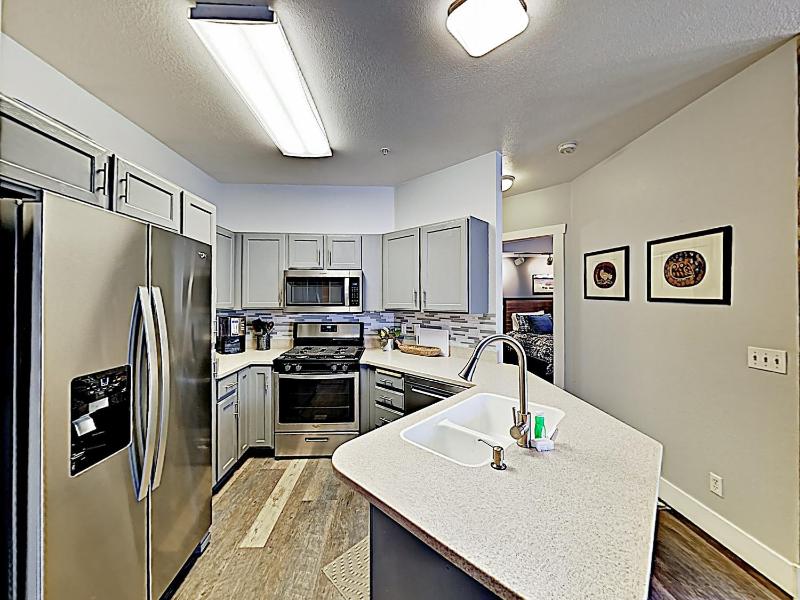 One-Bedroom Apartment image 4