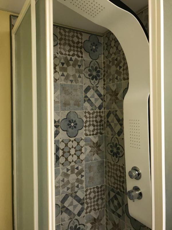 Standard Twin Room with Private External Bathroom image 3