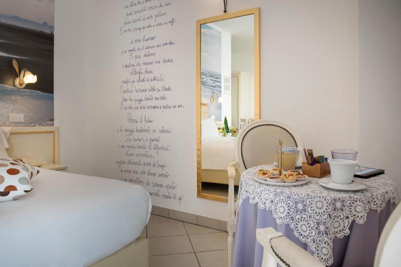 Junior Suite with Balcony image 3