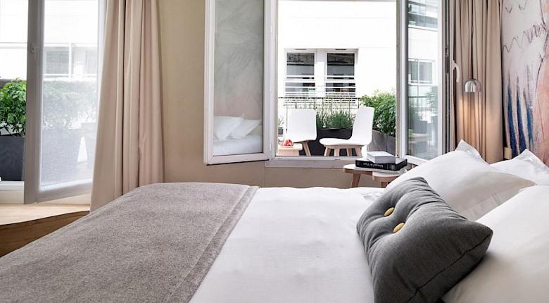 Classic Room with Terrace image 2