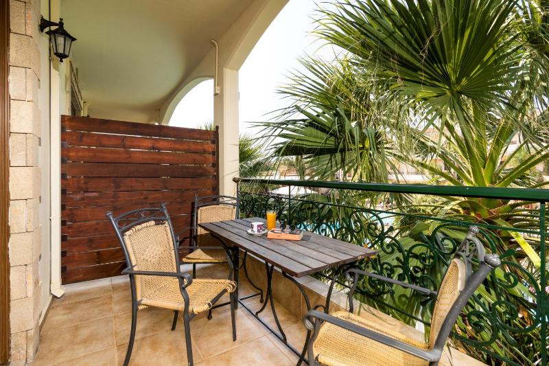 Deluxe Apartment image 2