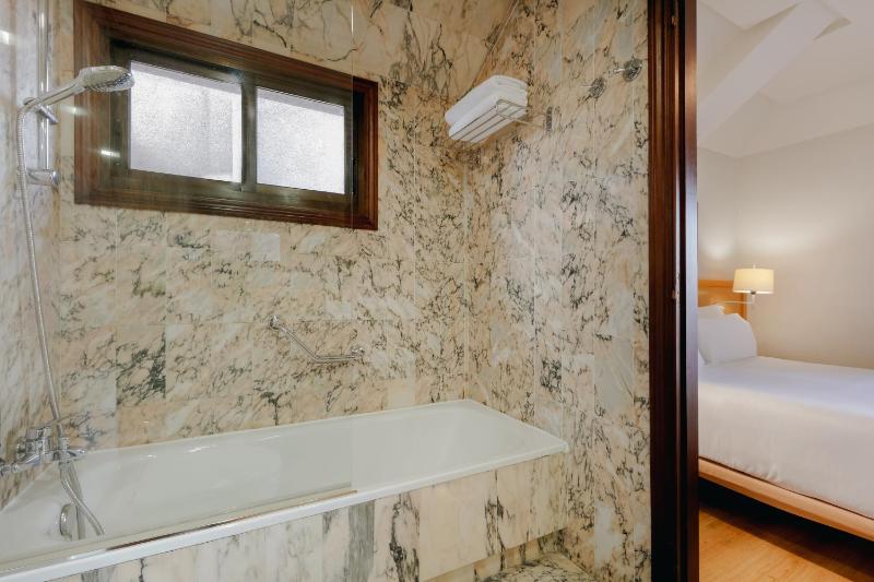 Standard Double or Twin Room with Terrace image 3