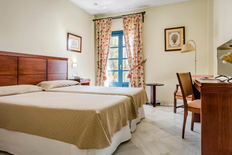 Standard Double or Twin Room image 4