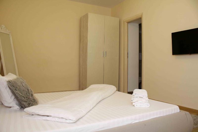 Pensiunea Casa Helis - image 46