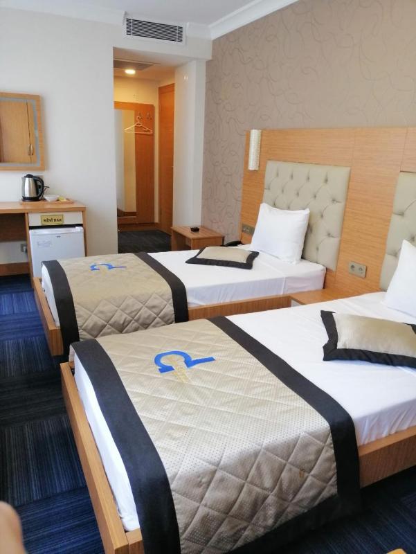 Double Room image 3