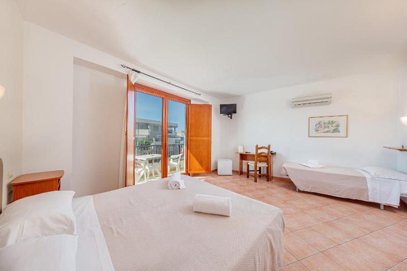 Classic Triple Room with Partial Sea View image 1
