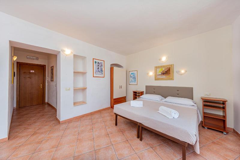 Classic Triple Room with Partial Sea View image 4