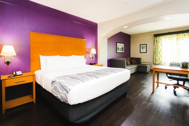 Executive King Suite image 3