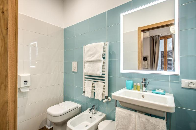 Deluxe Triple Room image 2