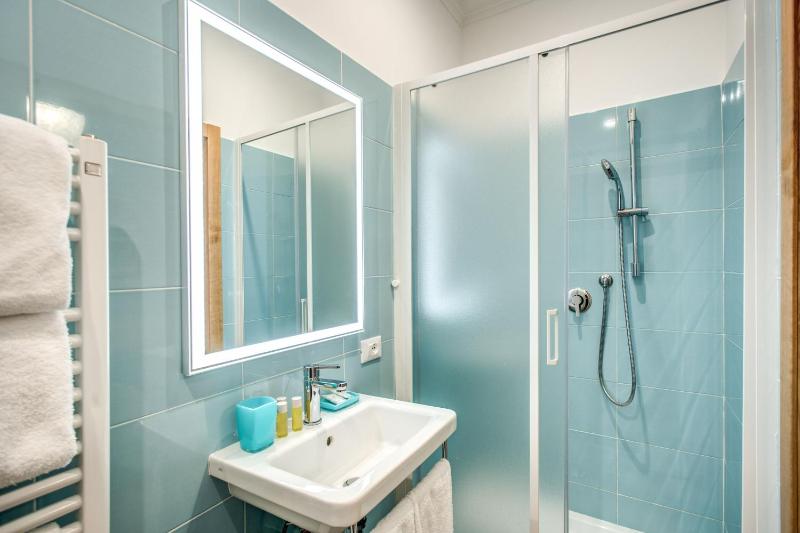 Deluxe Triple Room image 3