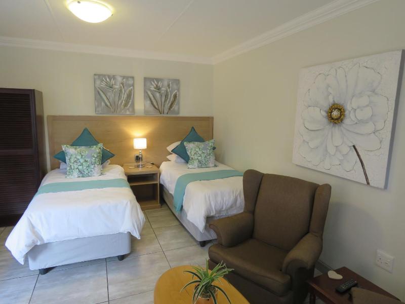 Sunbird Garden Cottage - image 9
