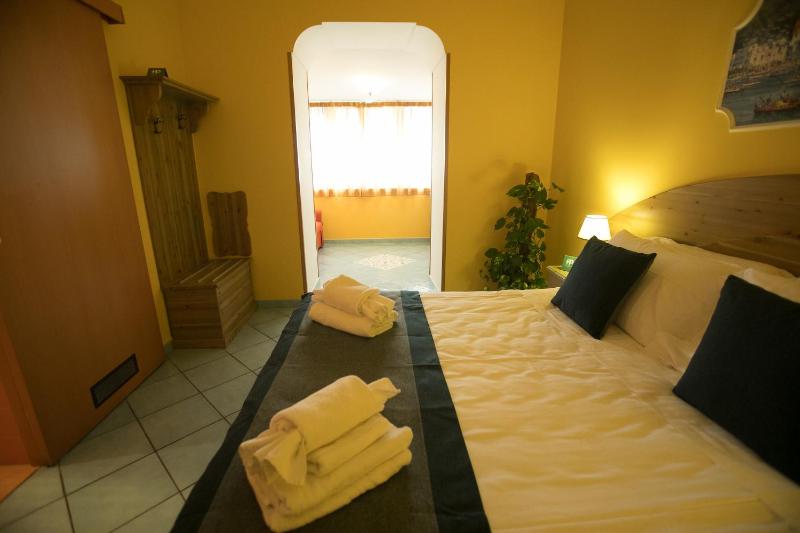 Quadruple Room image 3