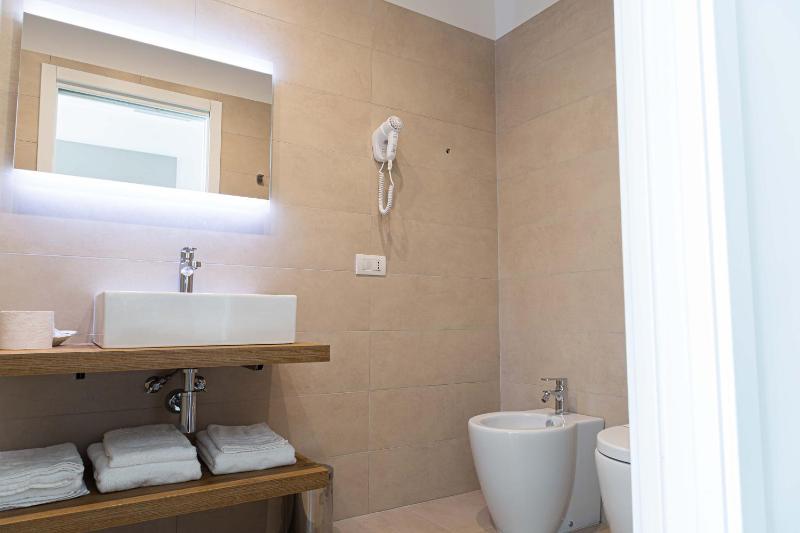 Double Room image 2