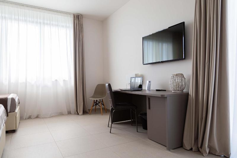 Family Room image 2