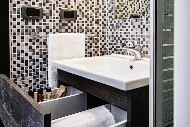 Double or Twin Room with Private External Bathroom image 4