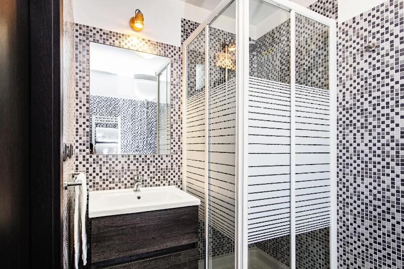 Double or Twin Room with Private External Bathroom image 3
