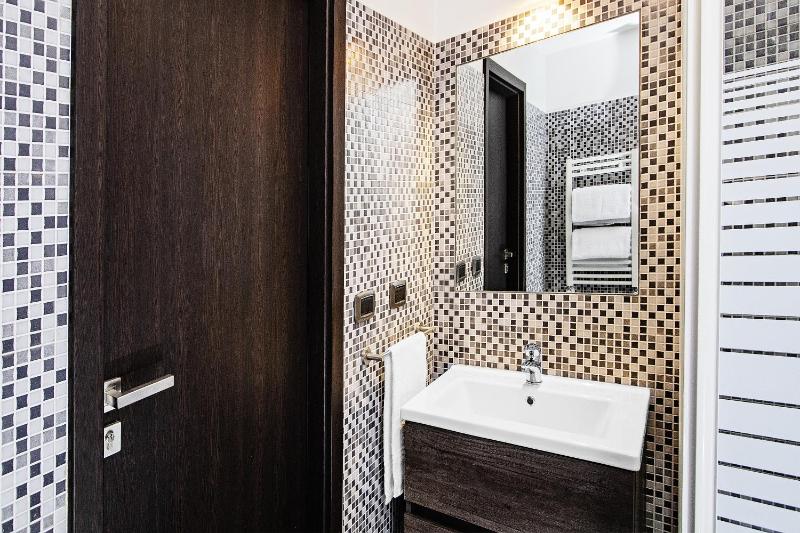 Double or Twin Room with Private External Bathroom image 2
