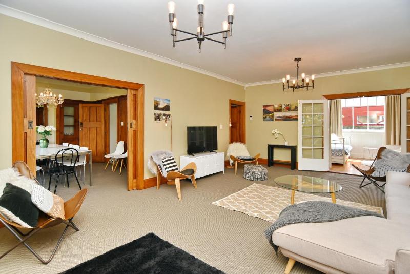 Racecourse Villa - Classic 1935 Charm & Space - image 37