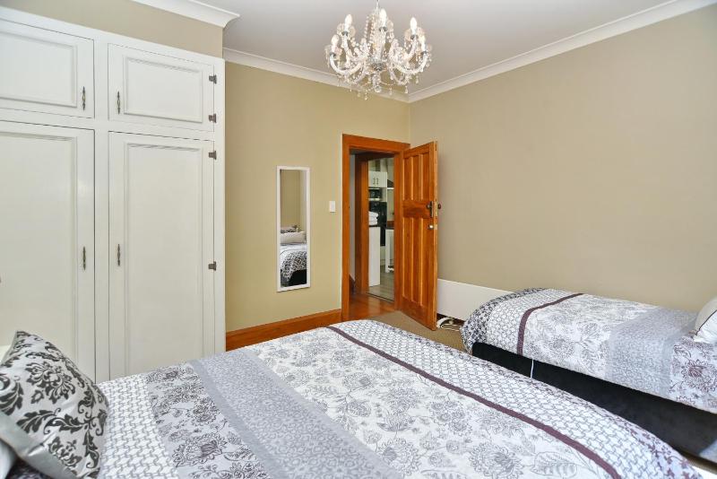 Racecourse Villa - Classic 1935 Charm & Space - image 45