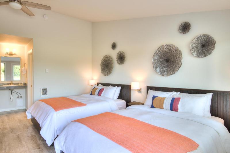 Queen Suite with Two Queen Beds image 3