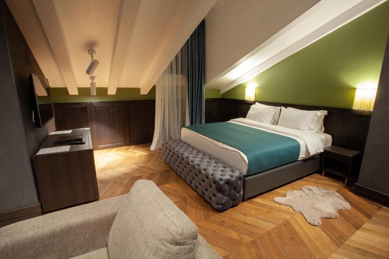 Executive Suite image 4