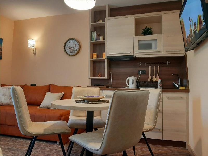 Apartment with Mountain View image 1