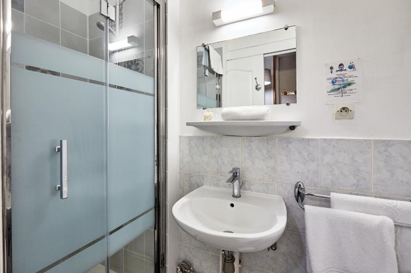 Double or Twin Room image 2