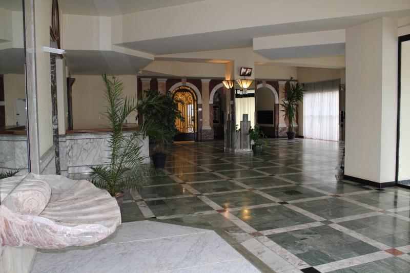 Hydro Palace Apartment - image 13
