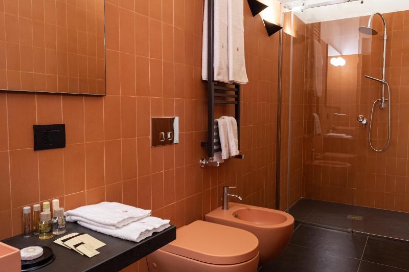 Deluxe Double or Twin Room image 3