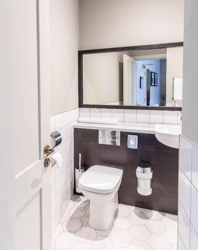 Deluxe Family Suite image 4