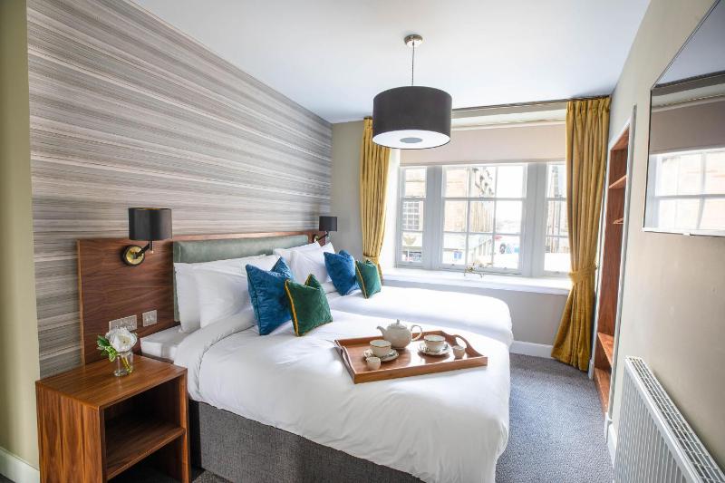 Deluxe Double or Twin Room image 3