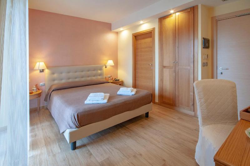 Double or Twin Room with Balcony image 3