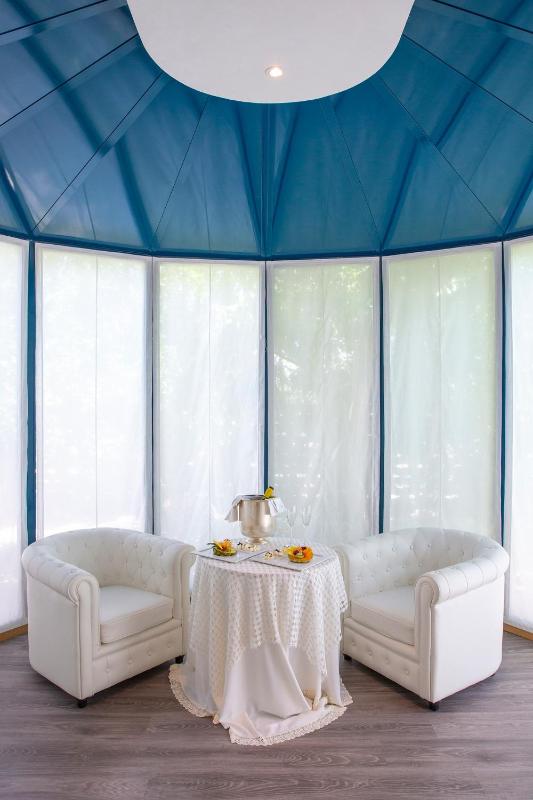 Junior Suite with Garden View image 2