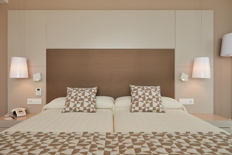 Junior Suite with Sea View image 4