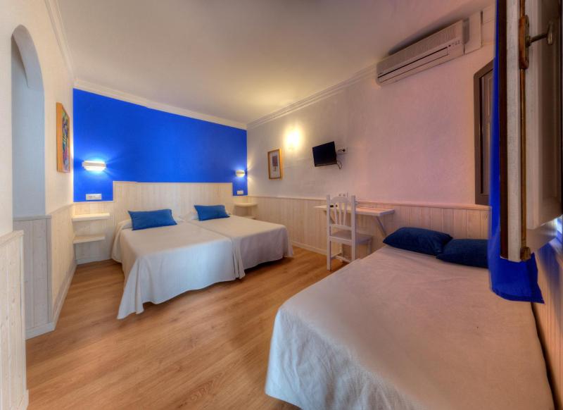 Double or Twin Room image 4
