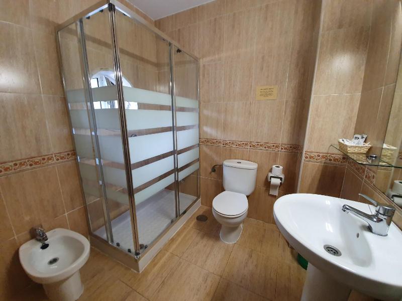 Double Room with Extra Bed image 3