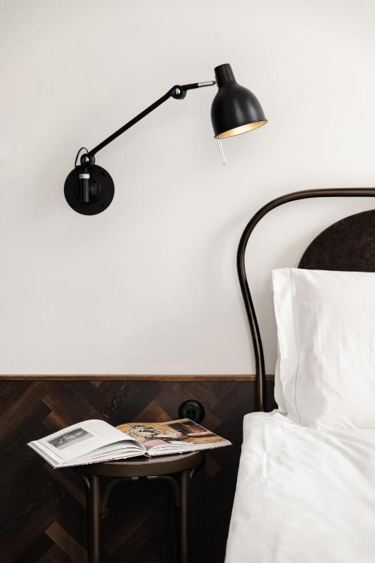 Deluxe Corner, Guest room, 1 King image 2
