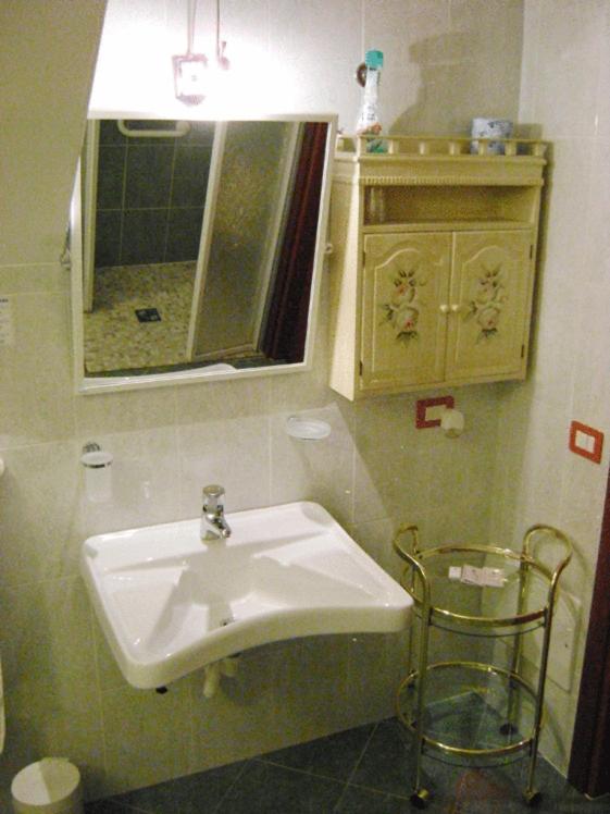 Single Room image 2