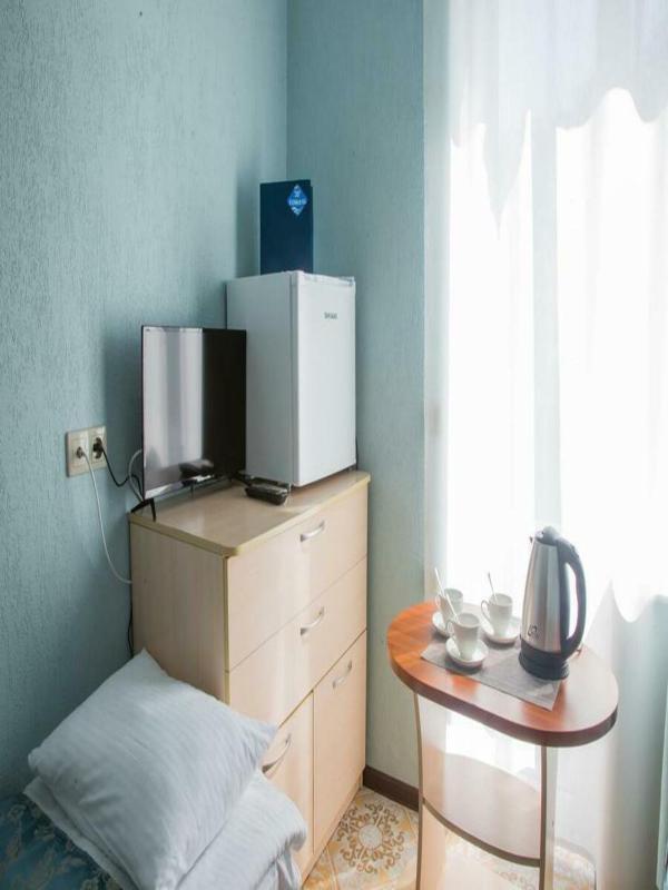 Triple Room with Balcony image 3