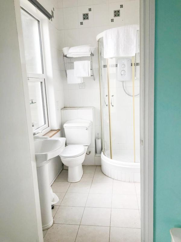 Quadruple Room with Private Bathroom image 2