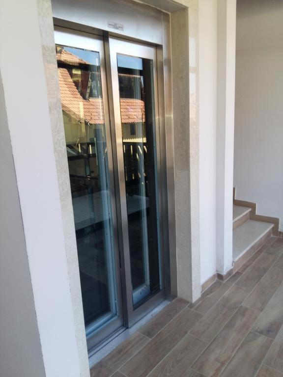 One-Bedroom Apartment image 1