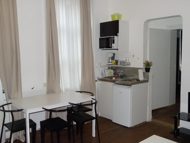 Comfort Apartment - 2nd Floor image 2