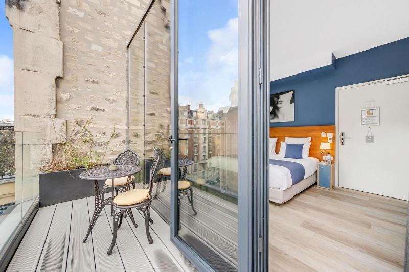 Superior Double Room with Terrace image 1