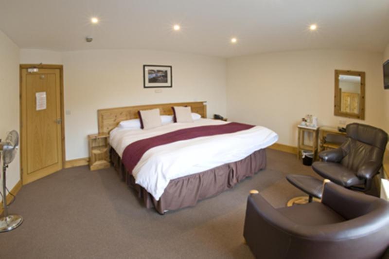 Double Room with Partial Sea View image 3