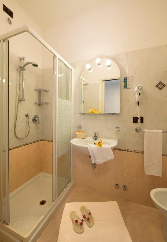 Small Double or Twin Room image 4