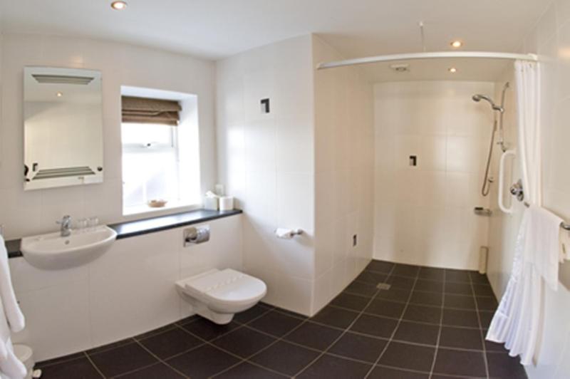 Double or Twin Room with Sea View image 3