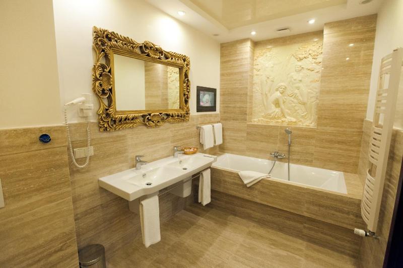 Luxury Suite with Sauna image 3